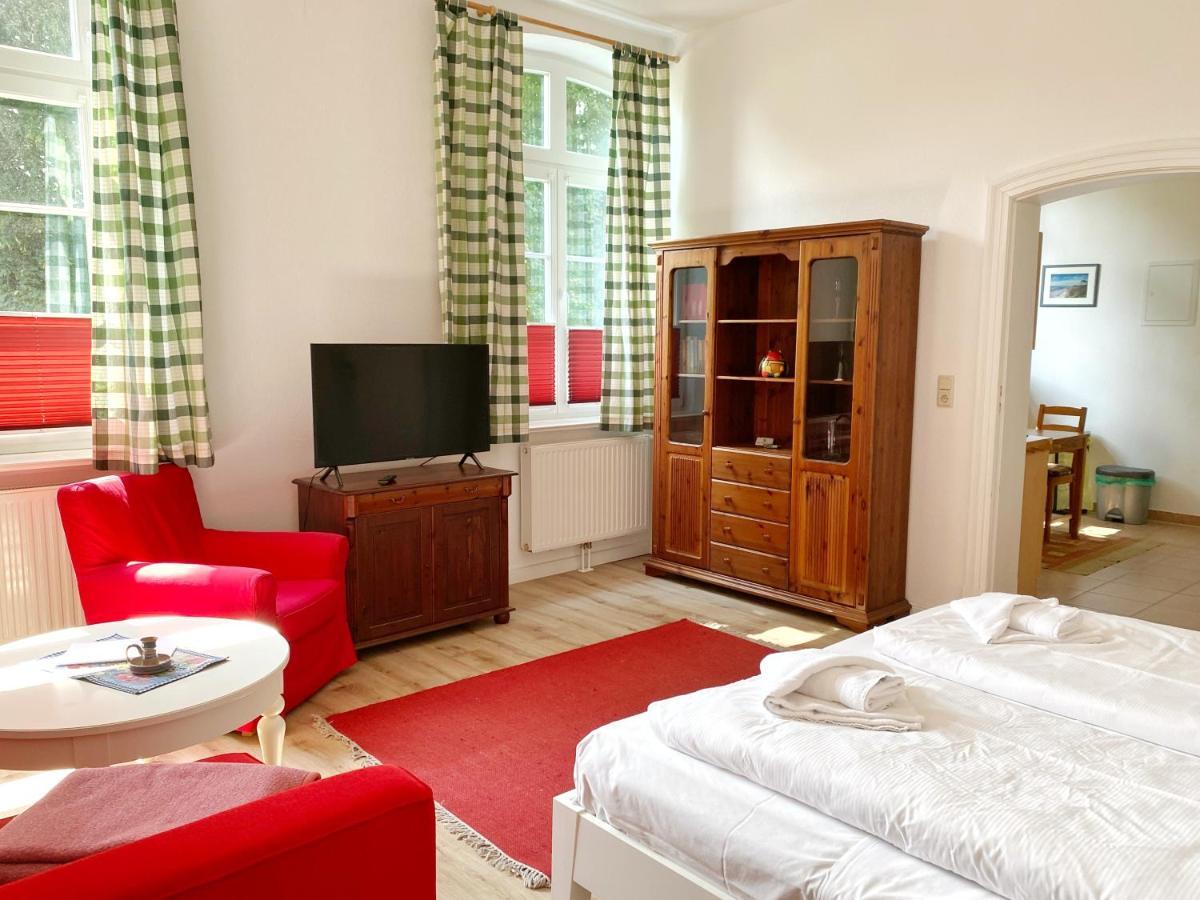 Gutshof Dubnitz - Ferienwohnung 1 "Carlo" Сасниц Екстериор снимка