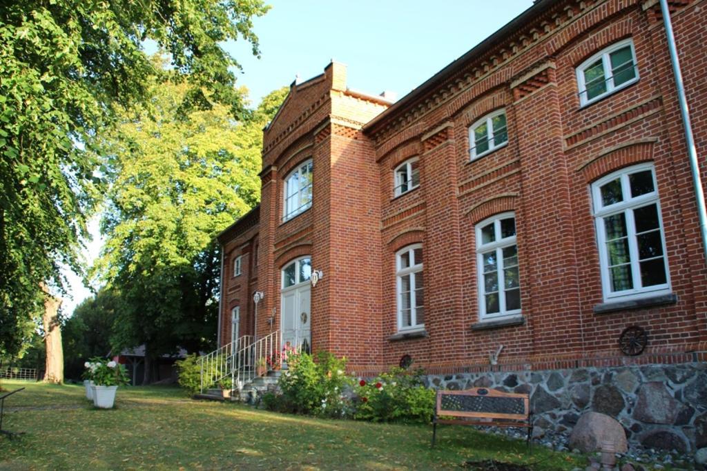 Gutshof Dubnitz - Ferienwohnung 1 "Carlo" Сасниц Екстериор снимка