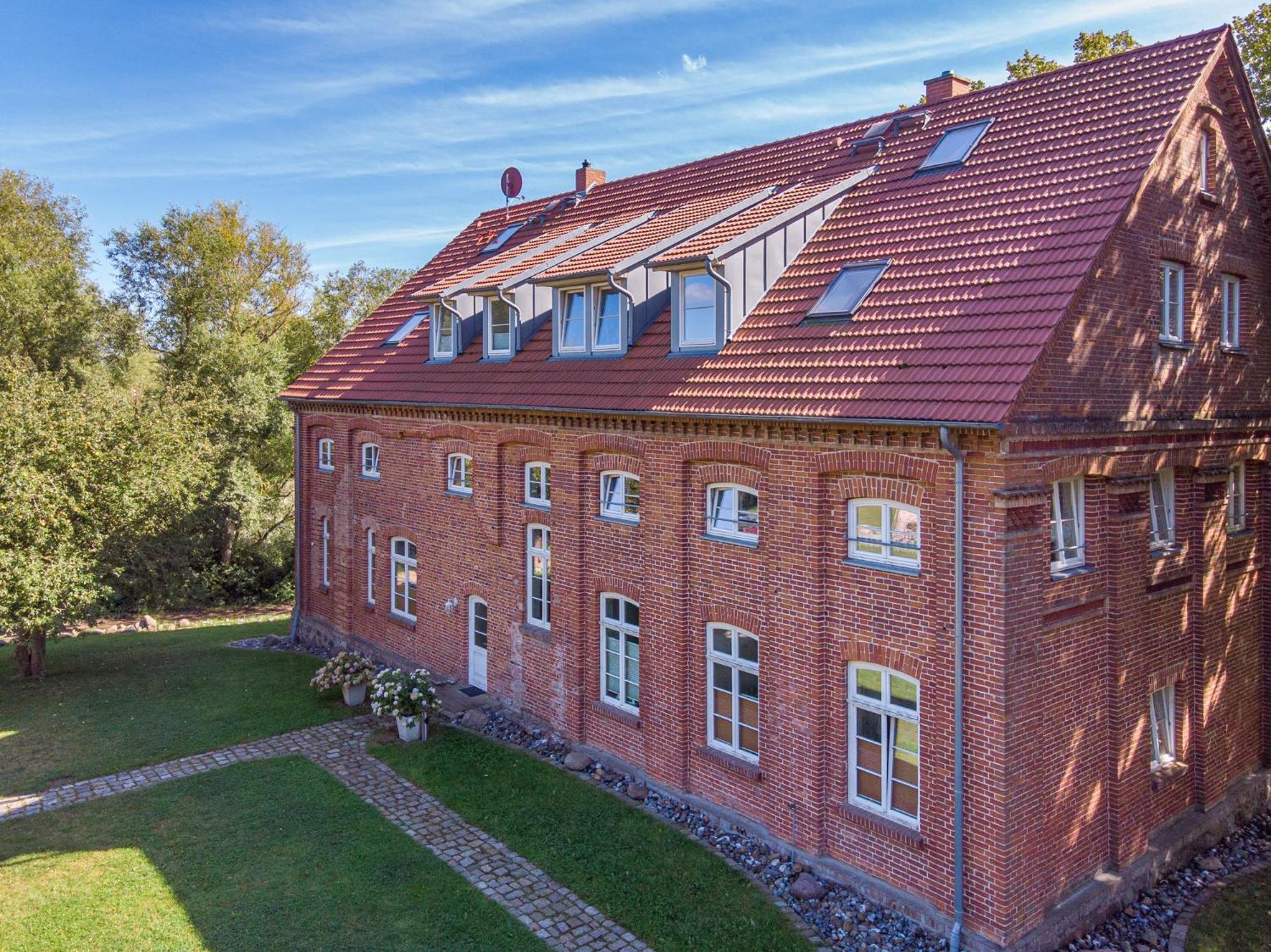Gutshof Dubnitz - Ferienwohnung 1 "Carlo" Сасниц Екстериор снимка